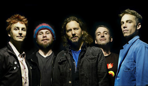 Pearl Jam slaví 20 let, gratulovat budou Queens of the Stone Age a The Strokes